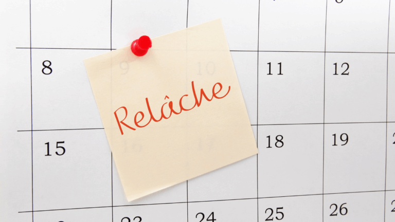 Calendrier avec une note « Relâche »